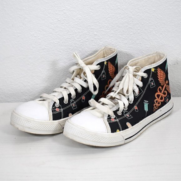 Unbranded High top shoes with Nurse print Size 6 Great Condition has a few flaws - Picture 4 of 8